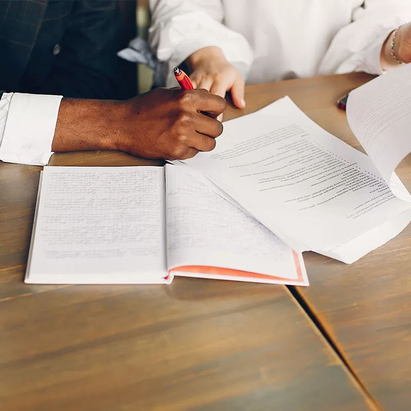 Profissionais que atuam em escritório de advocacia empresarial